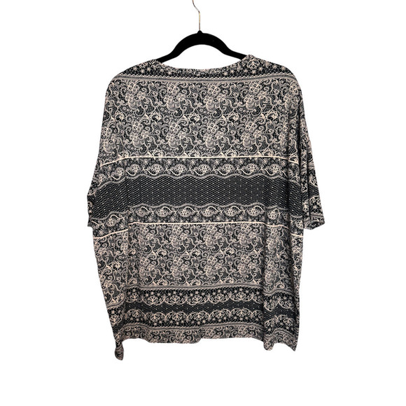 LuLaRoe Oversized Tee Retired Geo Lace Paisley Print Black Cream Size M (10-12) - Picture 3 of 4
